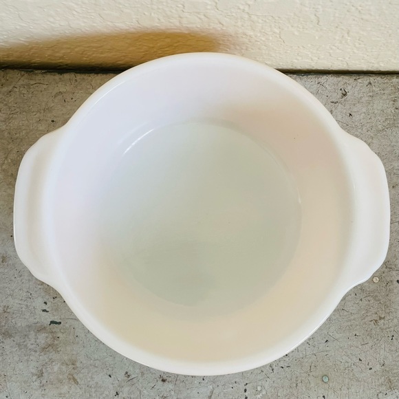 Fire-King Peach Lustre 1.5 Qt. Baking Dish - Picture 3 of 8